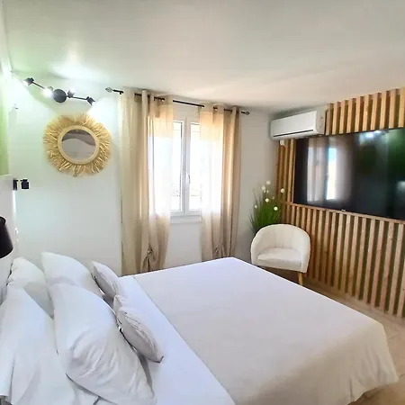 Ξενοδοχείο Quai D'azur 2*
